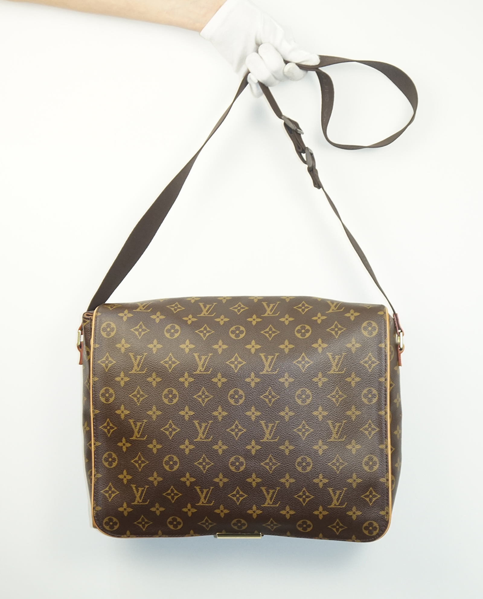 Abbesses messenger best sale louis vuitton